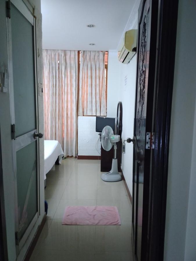 Guest House Uttrang Ho Chi Minh City Bagian luar foto